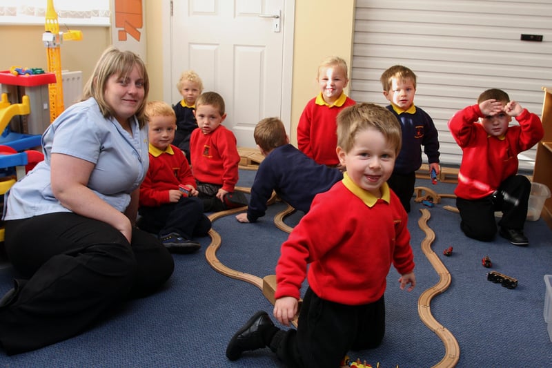 Acting leader Nicola Adams, plays with children attending the Drumahoe Community Playgroup which reopened after it was badly damaged in an arson attack during the summer.  LS4010-555MT.