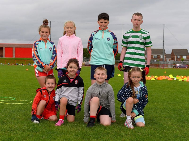 Boys and girls who attended the recent Cúl Camp at Sean Dolans GAC.  DER2121GS – 066