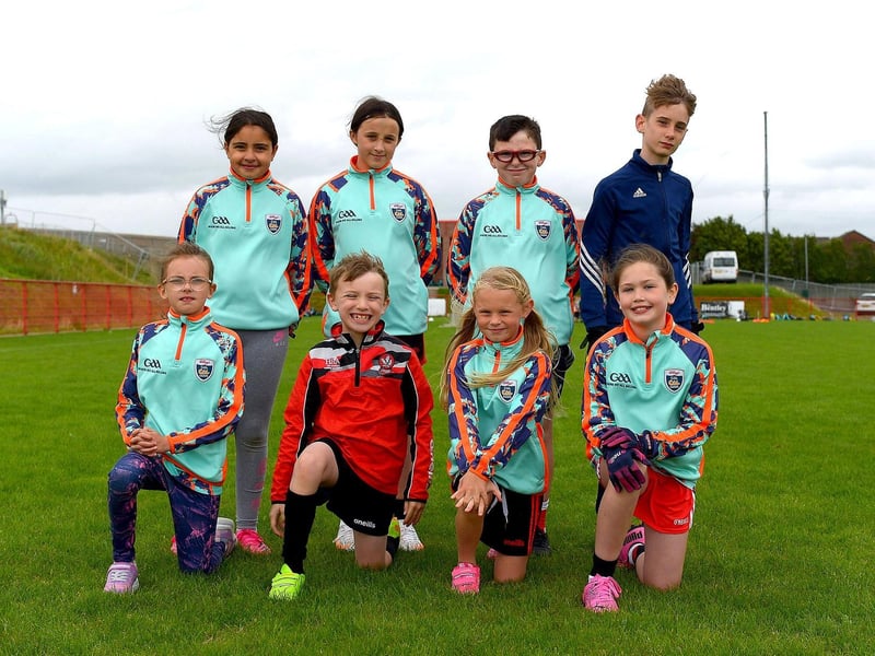 Boys and girls who attended the recent Cúl Camp at Sean Dolans GAC.  DER2121GS – 059