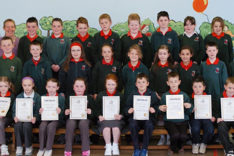 P5 pupils from Greenhaw Primary School receive certificates for completing a paired reading programme. Included is class teacher Daisy Mules, left, and classroom assistant Arlene Bowe. (0505PG13)