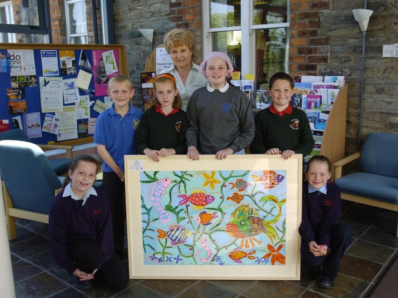 Pupils from Greenhaw, Donemana, and Scoil Eoghain NS, Moville, pictured taking part in the Cultural Experience project , organised by Cumann Gaelach Chnoc Na Ro Doire, whcih was funded by the Peace and Reconciliation project. (0606SL31)