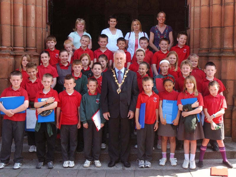 The Mayor of Derry Alderman Drew Thompson with children from Greenhaw Primary School who are taking part in a Guildhall trail to learn about the history of the building. Included, from left, are parents Eileen Jones and Gerladine Coyle, Joyce McDermott, classroom assistant, and Daisy Mules, teacher. (1206PG04)