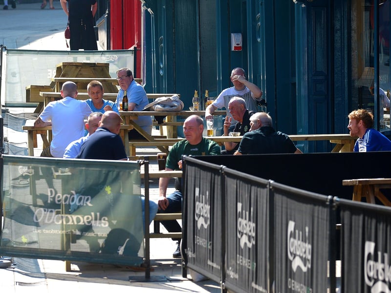 Waterloo Street was busy during yesterday afternoon’s warm temperatures. DER2134GS – 036