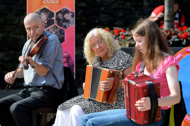 Traditional musicians entertain passers-by at the Fleadh Mhór Dhoíre taster in Guildhall Square yesterday afternoon. Photo: George Sweeney. DER2134GS  028