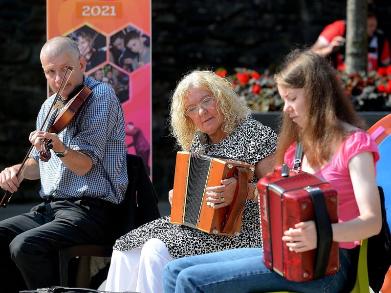 Traditional musicians entertain passers-by at the Fleadh Mhór Dhoíre taster in Guildhall Square yesterday afternoon. Photo: George Sweeney. DER2134GS  028