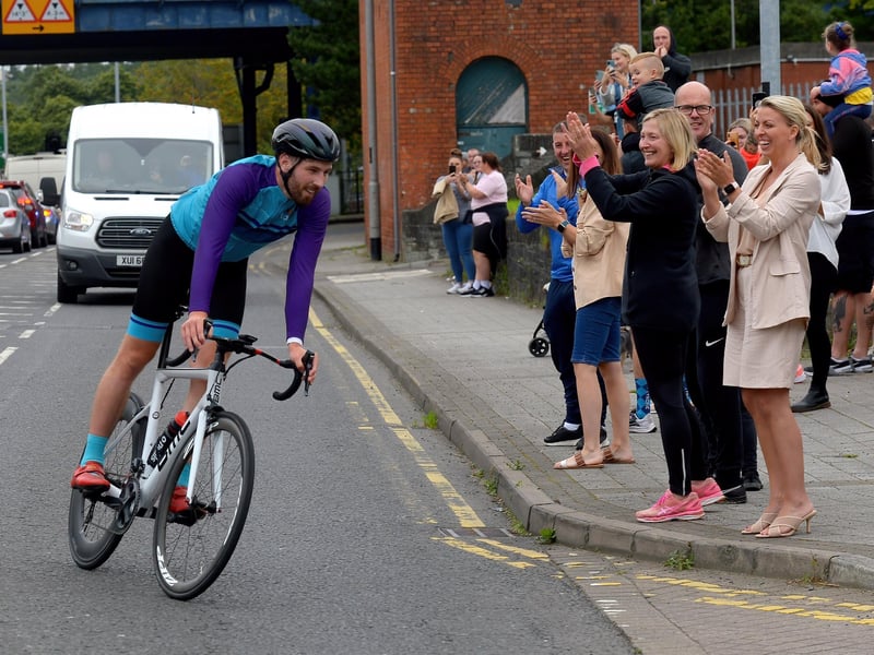 Ironman triathlon hero Danny Quigley is greeted by supporters and well-wishers as he arrives at Destine’s premises, Foyle Road, on Sunday afternoon after completing his tenth and final daily 112 mile cycle before setting off on his final 26.2 miles run to complete 10 triathlons in 10 days. Photo: George Sweeney / Derry Journal. DER2135GS – 002
