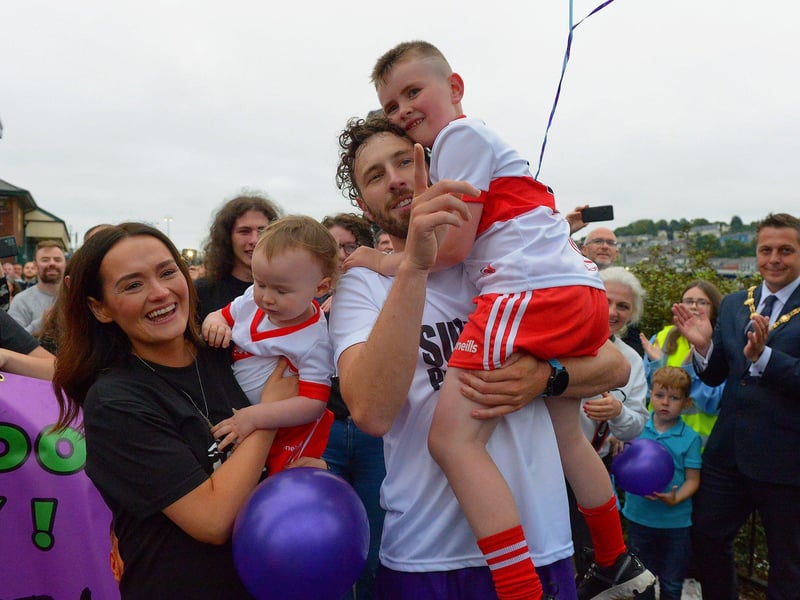 Sporting hero Danny Quigley is greeted by his partner Emear and sons Jack and Malachi on his arrival at Destined after completing a gruelling 10 Ironman Triathlons in 10 days in memory of his dad and fundraising over £74,000 for charities. Photo: George Sweeney / Derry Journal. DER2135GS – 023
