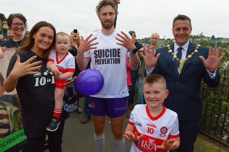 Sporting hero Danny Quigley pictured with is partner Emear, sons Jack and Malachi and the Mayor of Derry Alderman Graham Warke on his arrival at Destined after completing a gruelling 10 Ironman Triathlons in 10 days in memory of his dad and fundraising over £74,000 for charities.  Photo: George Sweeney / Derry Journal.  DER2135GS – 024