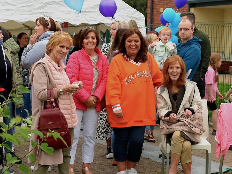 Hundreds of people turned out to greet Danny Quigley on his arrival at Destined, Foyle Road, after he completed a gruelling 10 Ironman Triathlons in 10 days in memory of his dad and fundraising over £74,000 for charities. Photo: George Sweeney / Derry Journal. DER2135GS – 028
