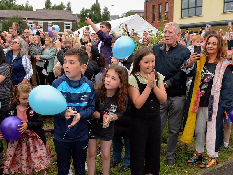 Hundreds of people turned out to greet Danny Quigley on his arrival at Destined, Foyle Road, after he completed a gruelling 10 Ironman Triathlons in 10 days in memory of his dad and fundraising over £74,000 for charities. Photo: George Sweeney / Derry Journal. DER2135GS – 038