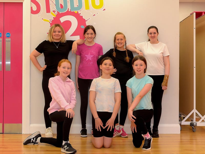 Young teenagers who performed in the Centre Stage Musical Theatre School’s musical extravaganza staged recently at Studio 2 Youth & Community Arts Centre in Skeoge.  The musical was choreographed and directed by Irish classical soprano Margaret Keys.  Photo: George Sweeney. DER2131GS – 057