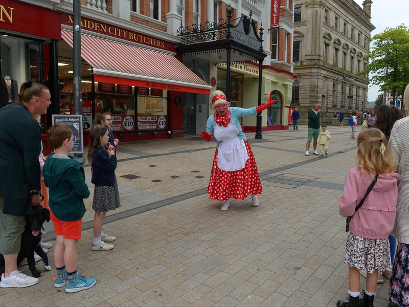 In Your Space Circus entertainer in Waterloo Place, during the Carnival of Colours festival, last weekend. Photo: George Sweeney / Derry Journal. DER2136GS – 037