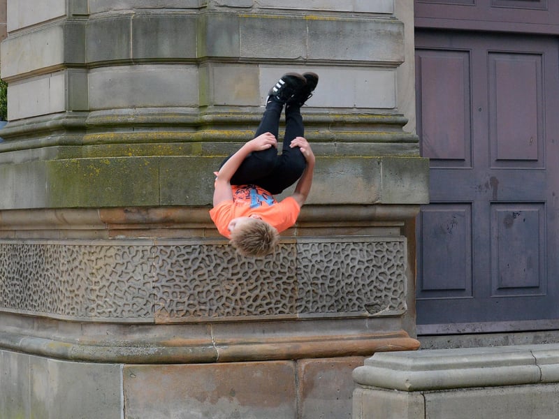 Local lad Aaron Woods, aged 11, performing an acrobatic somersault. Photo: George Sweeney / Derry Journal. DER2136GS – 042