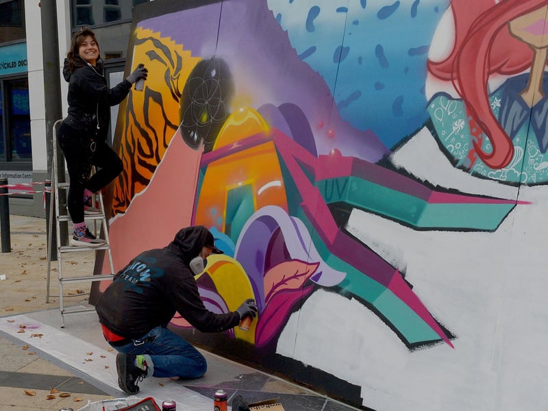 Graffiti artists demonstrate their craft, in Waterloo Place, during the Carnival of Colours festival last weekend. Photo: George Sweeney / Derry Journal. DER2136GS – 010