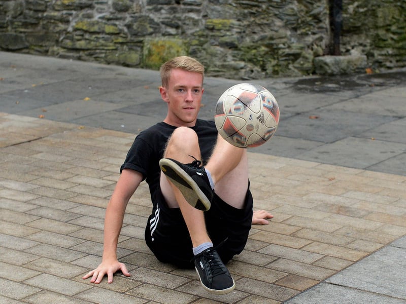 Soccer skills Maestro Sam Madden performs during the Carnival of Colours festival last weekend. Photo: George Sweeney / Derry Journal. DER2136GS – 041