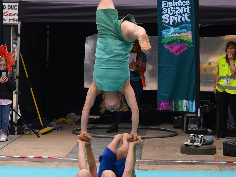 Mimbre, a London based female acrobatic troupe, perform in Guildhall Square during the Carnival of Colours festival last weekend. Photo: George Sweeney / Derry Journal. DER2136GS – 016