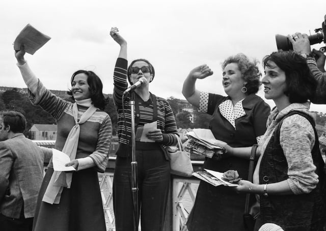 Leading in the singing of ‘When Irish Eyes are Smiling’ during a peace rally in Derry are, from left, Mairead Corrigan, Betty Williams, Kathleen Doherty and Joyce Kelly.