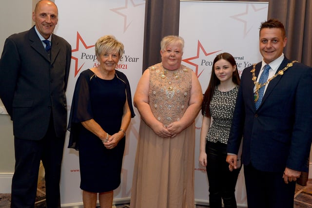 Alan, Jeanette, Amanda, Katlyn and Mayor Alderman Graham Warke pictured at Derry Journal People of the Year Awards held in the Everglades Hotel on Thursday evening last. Photo: George Sweeney.  DER2139GS – 043