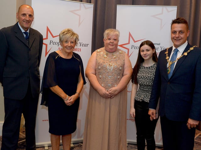 Alan, Jeanette, Amanda, Katlyn and Mayor Alderman Graham Warke pictured at Derry Journal People of the Year Awards held in the Everglades Hotel on Thursday evening last. Photo: George Sweeney. DER2139GS – 043