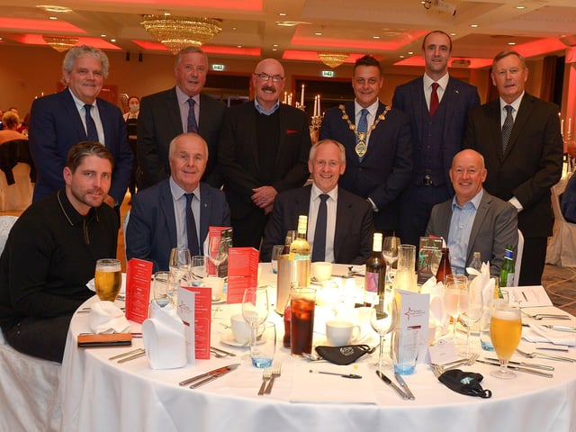 Mayor Graham Warke and Principal sponsor Paul McLean (seated second from right) from Principal Sponsor BetMcLean pictured with guests at the Derry Journal People of the Year Awards held in the Everglades Hotel on Thursday evening last. Photo: George Sweeney. DER2139GS – 045