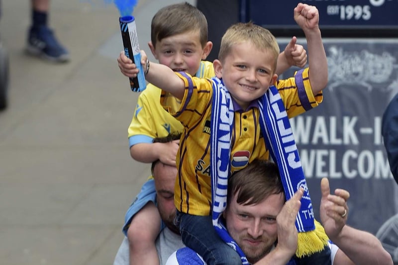 Two young Owls fans make a conscious effort to break up all the blue with a splash of gold and yellow with the away kit.