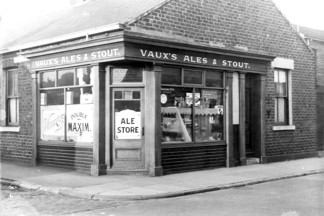 Cragg's Off Licence shop in John Candlish Road in 1958. Photo: Bill Hawkins.