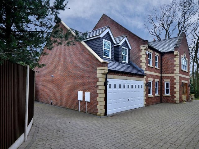 This five-bedroom detached property has an asking price of £675,000. The sale is being handled by Need2View Mansfield. (https://www.zoopla.co.uk/for-sale/details/54588544)