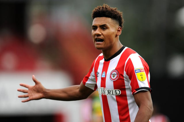 Aston Villa are edging closer to signing Brentford's Ollie Watkins ahead of Leeds United and Leicester City, with Villa boss Dean Smith's previous experience managing the player likely to seal the deal. (Football Insider)