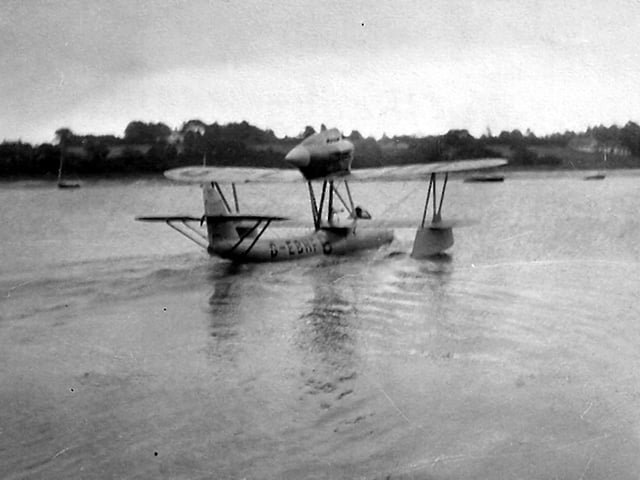 Plane mishaps at Gosport and an entry in the 1923 Schneider Trophy.