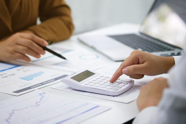 Average salary: 65,074 GBP