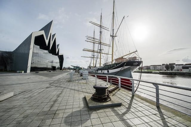 This building and ship make up which Glasgow attraction?