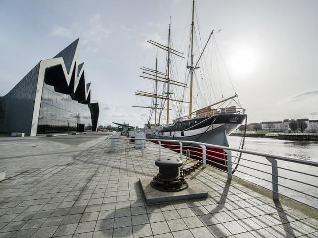 This building and ship make up which Glasgow attraction?