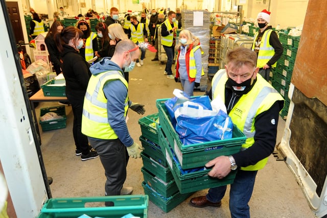 Cottage Centre Christmas delivery day (Pic: Fife Photo Agenc)y