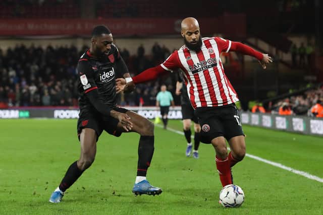 David McGoldrick of Sheffield United (right) and Semi Ajayi of West Bromwich Albion battle for the ball during the Sky Bet Championship match at Bramall Lane, Sheffield: Isaac Parkin / Sportimage