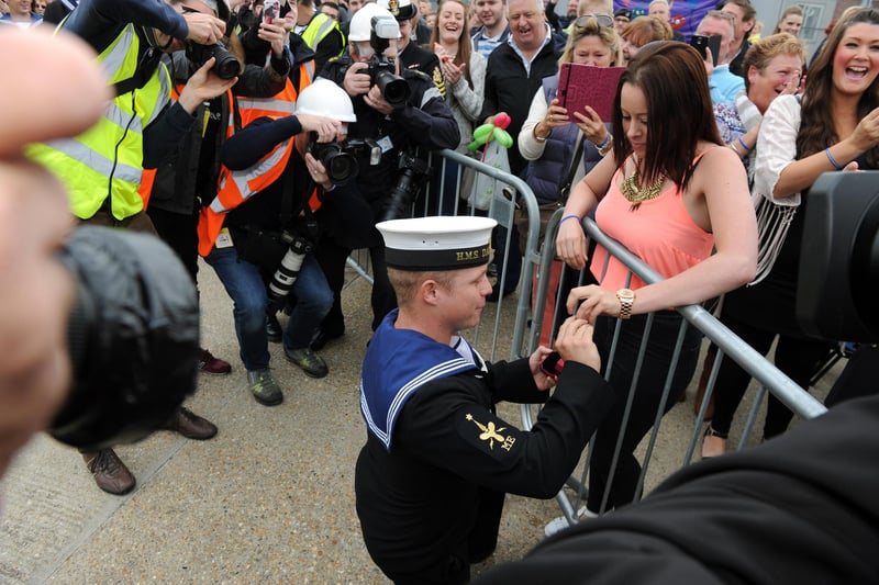 15th May 2015. Sam Luckett proposes to Danielle Cotton. 
Home coming of HMS Dauntless at Portsmouth Dockyard, Portsmouth. 
 Picture: Allan Hutchings (150741-022)