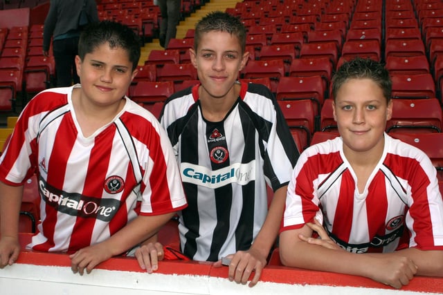 Blades fans Daniel Hoole, Luke Barnsley & Curtis Pedelty on a look round the ground