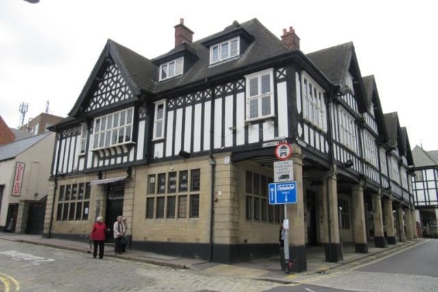 The Queens Head Hotel was situated at 1 Knifesmithgate. This pub is now used as a gentlemans club.