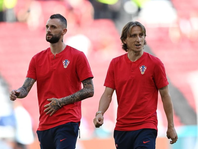 Manchester United are preparing a bid for Marcelo Brozovic. United are ready to pay £26 million for the Inter Milan midfielder. (Daily Star)
(Photo by Stuart Franklin/Getty Images)