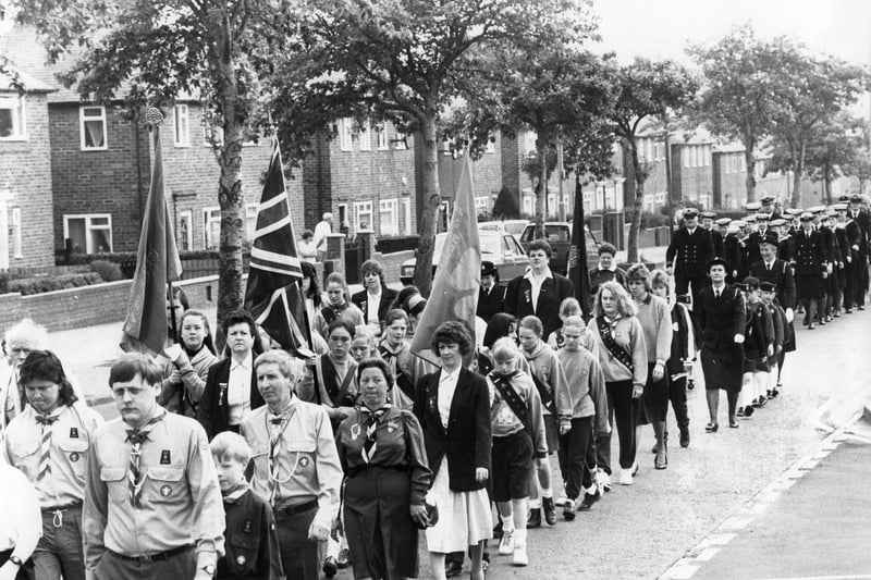 The Mayor's parade making its way through Hebburn 30 years ago.