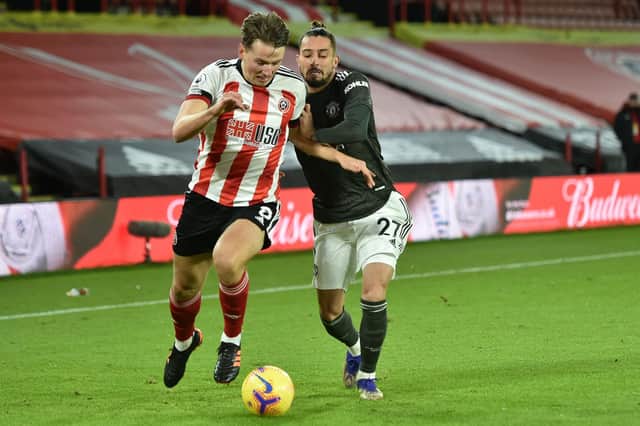 Manchester United's Brazilian defender Alex Telles (R) vies with Sheffield United's Norwegian midfielder Sander Berge (Photo by PETER POWELL/POOL/AFP via Getty Images)