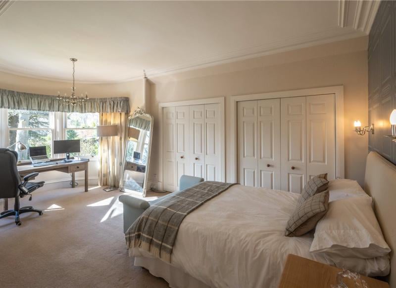 Principal bedroom.