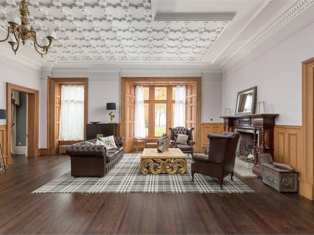 Sitting room.