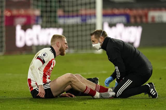 Oli McBurnie of Sheffield Utd gets injured against Arsenal: Andrew Yates / Sportimage