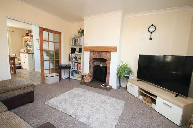 This house has a kitchen diner and a large rear garden overlooking school playing fields.