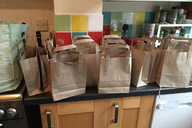 The packed lunches that Anna has been giving out for free.