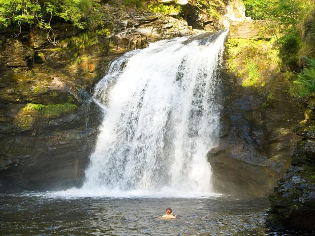 A  huge plunge pot under the Falls of Falloch offers a “spectacular great lido” known as Rob Roy’s Bathtub.