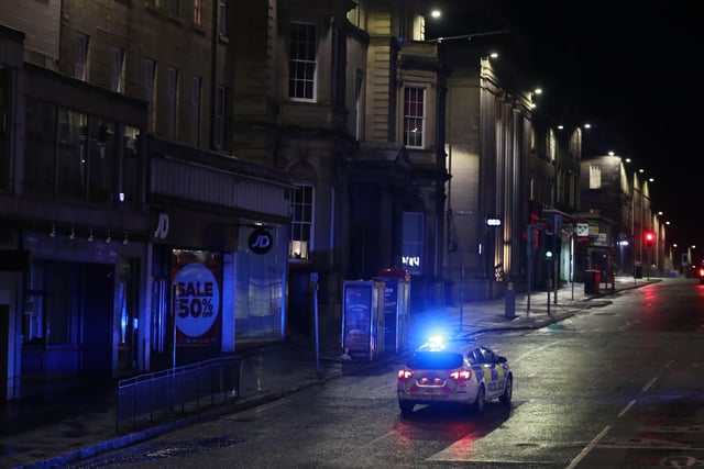 A police car drives through Edinburgh town centre.  Photo credit: Andrew Milligan/PA Wire