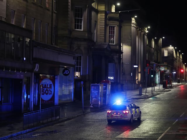 A police car drives through Edinburgh town centre.  Photo credit: Andrew Milligan/PA Wire