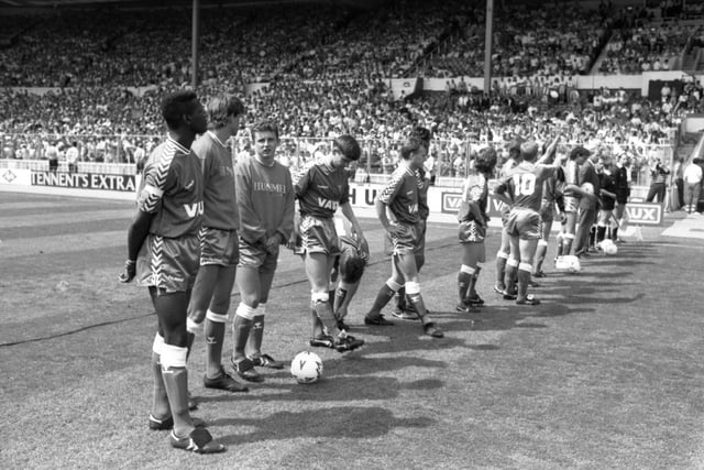 Sunderland line up at Wembley Stadium before taking on Swindon Town.