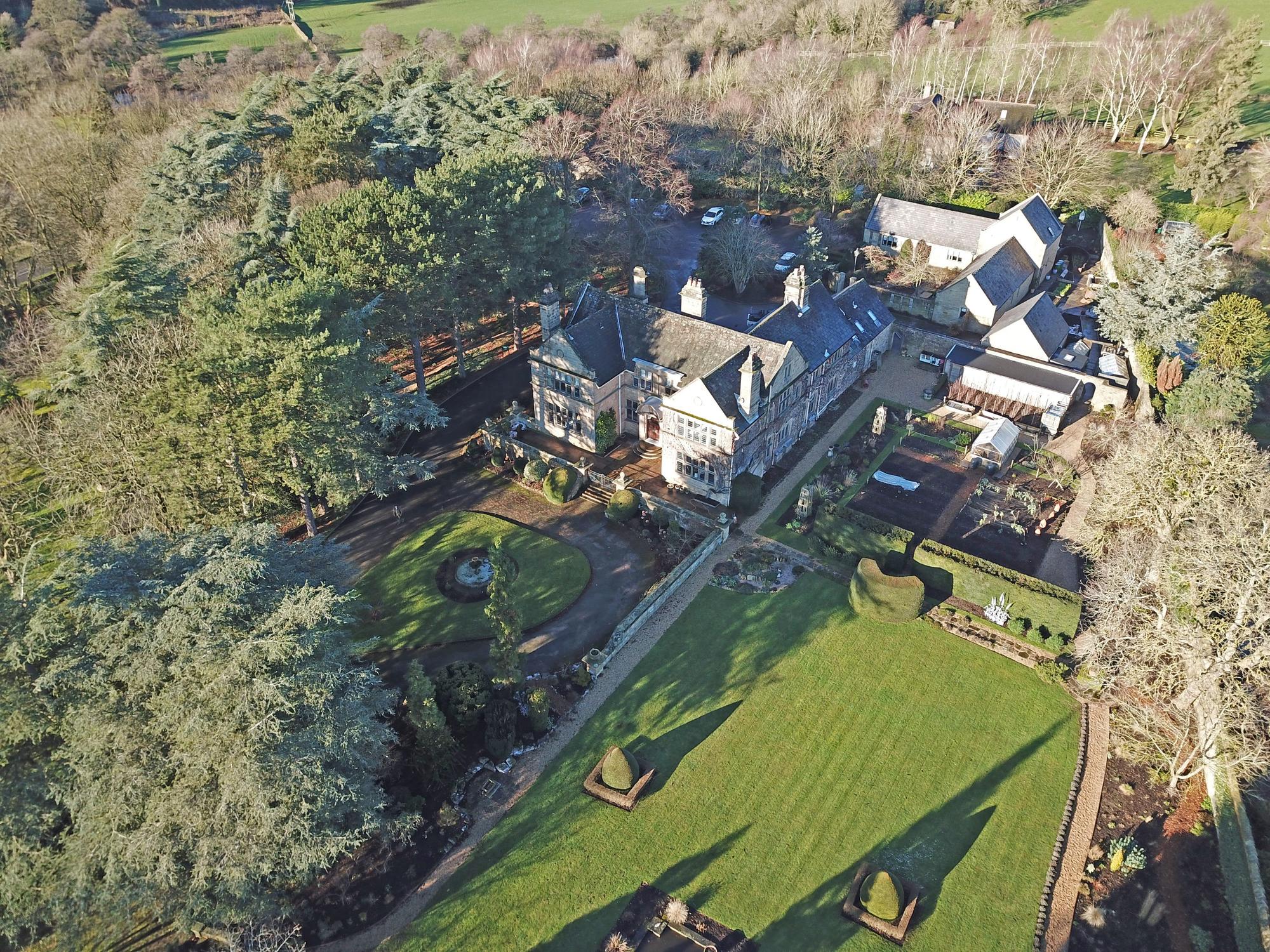 Baslow Hall: Renowned Peak District country house hotel and restaurant ...